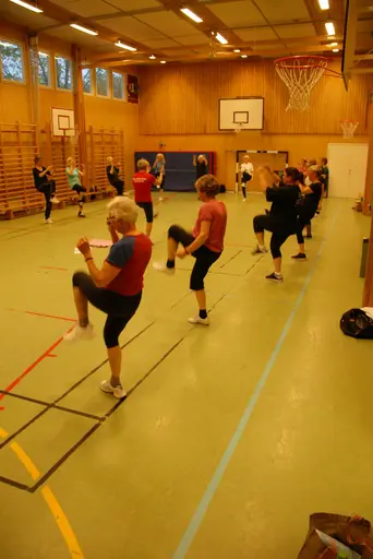 Vi tränar kondition, styrka, balans och koordination
