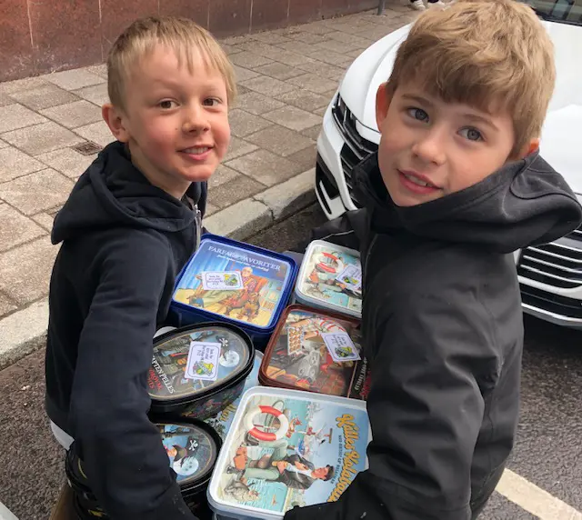Olle&Philip levererade 50 kakburkar till stadsmissionen från hemlig köpare!