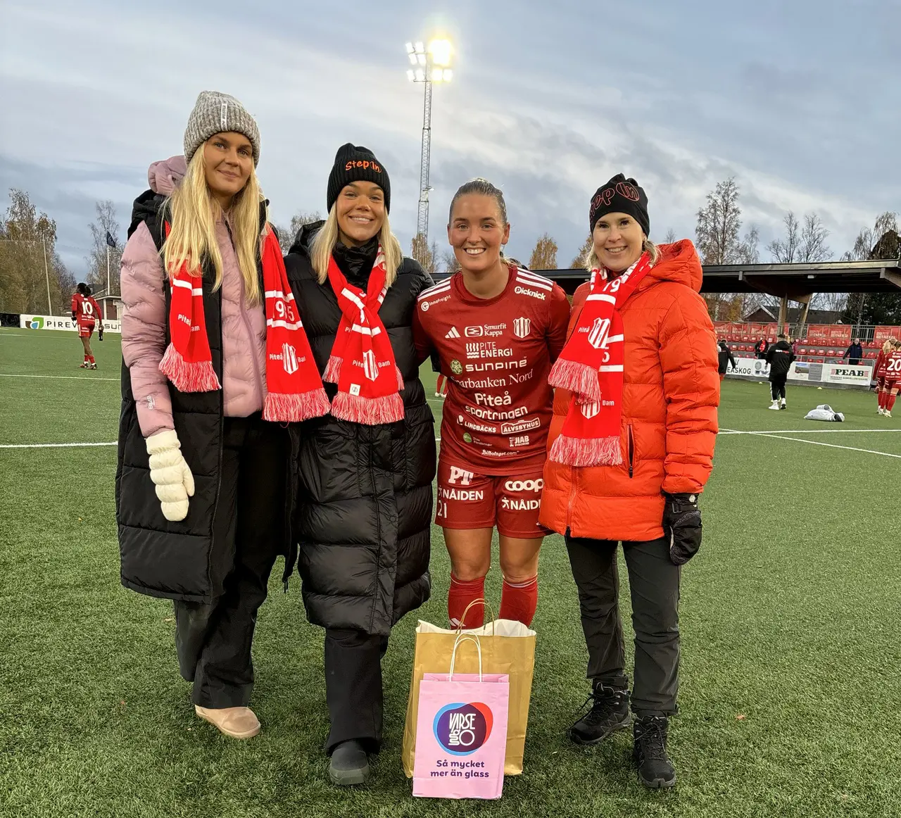 Matchvärden StepIn med Piteås Ronja - ett Glatt gäng före match och ännu gladare efter match