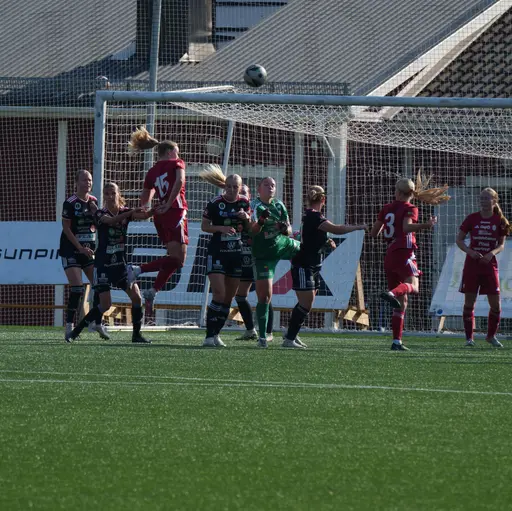 Ett bra jobb av pitetjejerna ledde till seger. Foto: Rickard Wennström