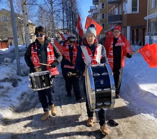 Bilder från paraden och matchresultat. Klicka i bilderna för förstoring