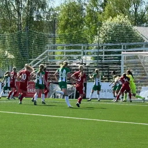 Det blev en hel del försvarsspel vid söndagens match mot Hammarby, men några målchansen i första.