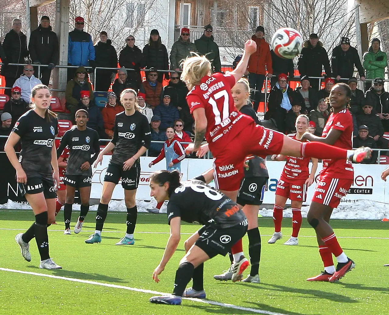 Selina Henriksson hade flera lägen i matchen, både skott på mål, nick och en straff som målvakten räddade. (Arkivbild)