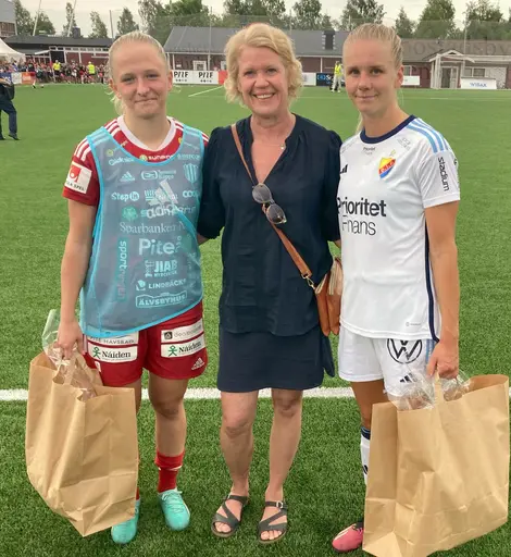 Tess & Klara, Glada damer, Matchens lirare + Matchvärd, Signerad tröja