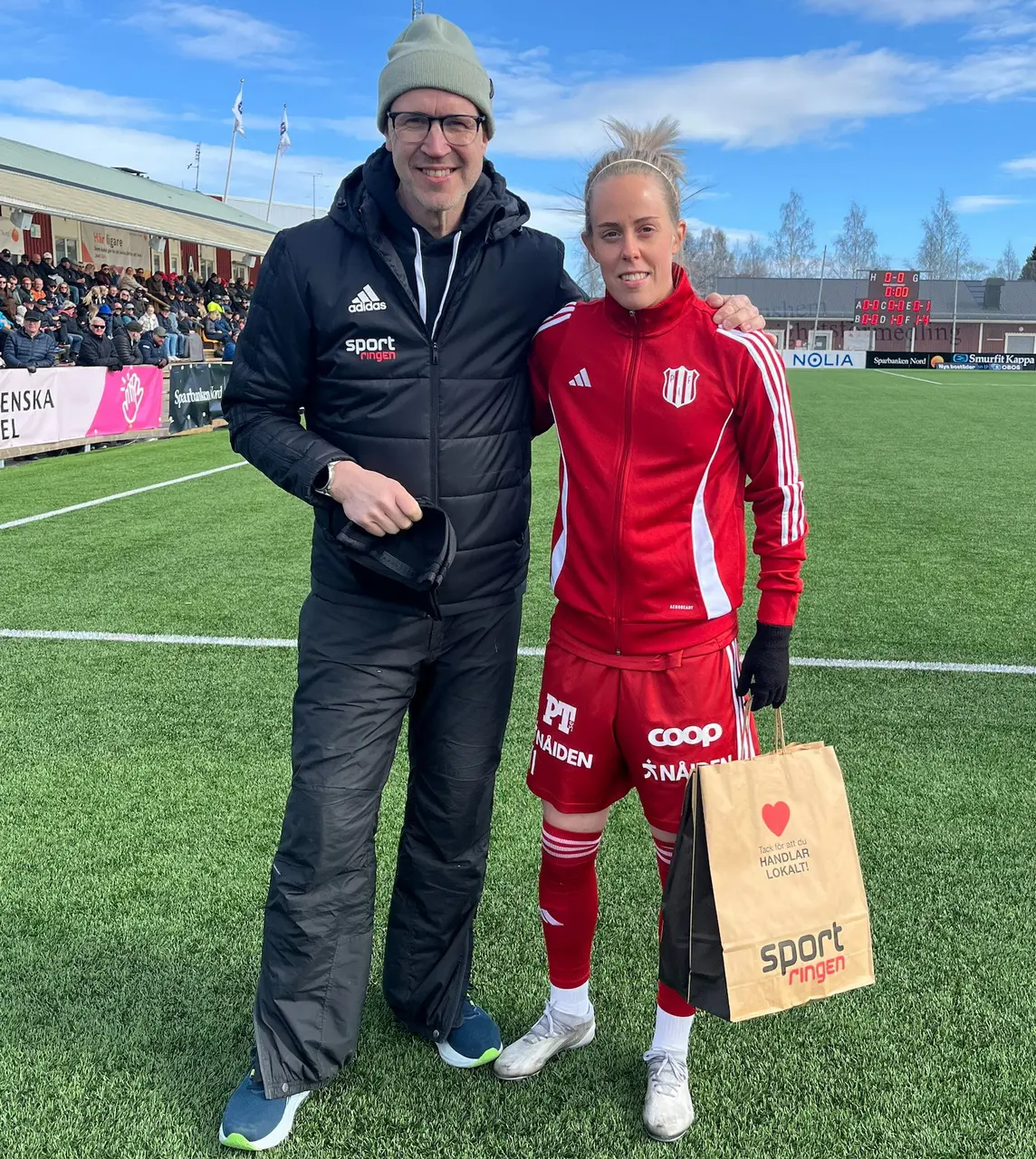 Johan Åhlund från Sportringen var dagens matchvärd, tillsmmans med Cissi Edlund.