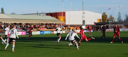 Härligt fotbollsväder under söndagens match mot Sunnanå.     Foto: Rickard Wennström