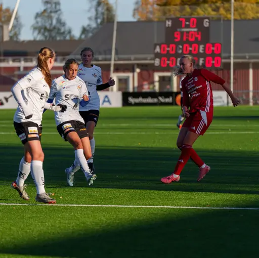 Härligt fotbollsväder under söndagens match mot Sunnanå.     Foto: Rickard Wennström