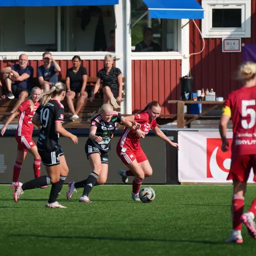 Ett bra jobb av pitetjejerna ledde till seger. Foto: Rickard Wennström