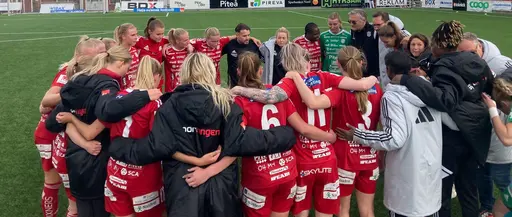 Signerad matchtöja till Bilbolaget samt trötta/glada spelare och ledare efter match