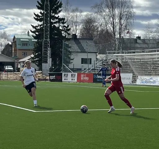 Söndagen bjöd på fint fotbollsväder, men förlust mot gästande AIK.