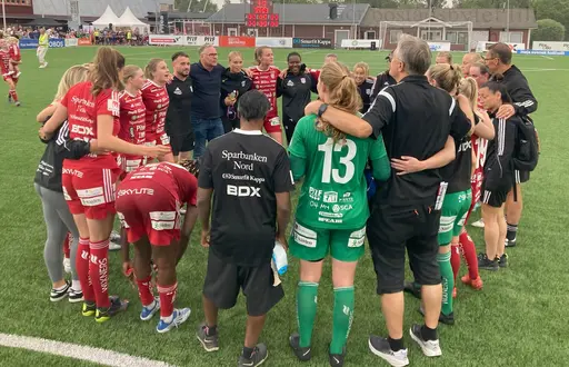 Tess & Klara, Glada damer, Matchens lirare + Matchvärd, Signerad tröja