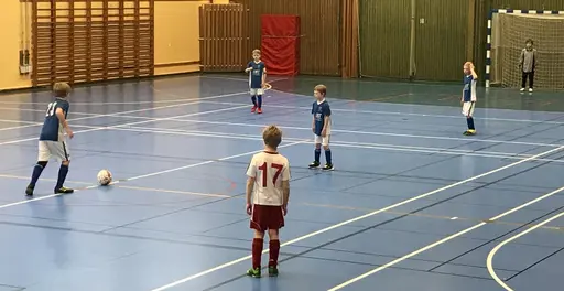 08/09-gänget förstärkta med Simon Ö o Rasmus J. öste på i Arenan i Skövde.