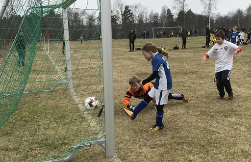 Full fart på Sandbacken cup. Första matcherna tillsammans med IFK-grabbarna.