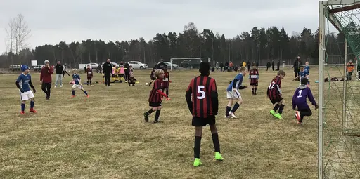 Full fart på Sandbacken cup. Första matcherna tillsammans med IFK-grabbarna.