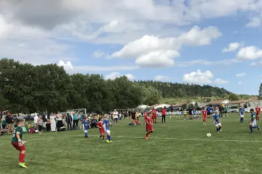 Nabben cup 2018. På fm jämna matcher mot två Skövde AIK-lag i strålande sol. På em tuffare motstånd mot Skultorp och Mullsjö i molnigt väder med lite regn på slutet. Glada miner som vanligt ändå!