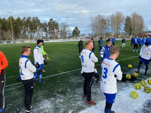 28 spelare deltog vid årets första internmatch.