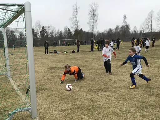 Full fart på Sandbacken cup. Första matcherna tillsammans med IFK-grabbarna.