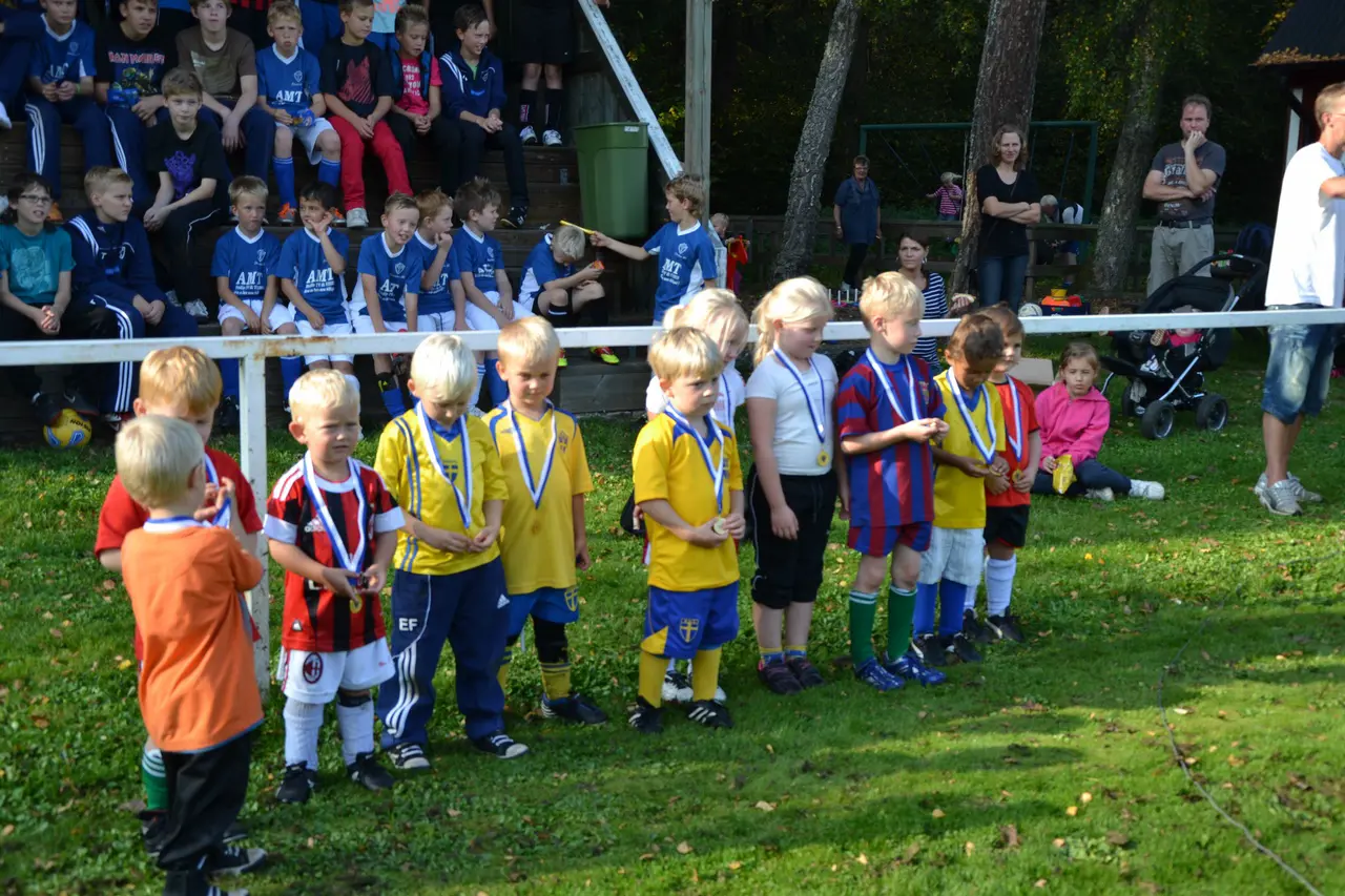 Stolta fotbollslirare vid en av Ekedalens Ungdomsavslutningar genom åren.
