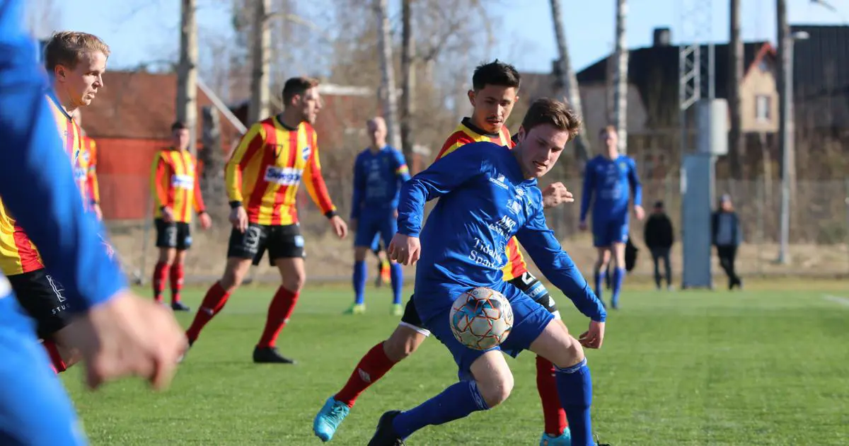 Hannes Särkijärvi Thuren gjorde en bra match och noterades för ett mål när ESK 5-0-besegrade Södra Ving i höstupptakten. Bild: Västgöta-Bladet/Bonnier News Local.