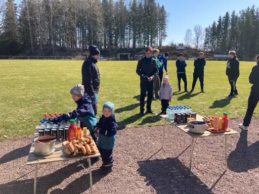 Glada miner när 108 körvar försvann på ett nafs Löwing och Ljungergård 2 av många hugriga.