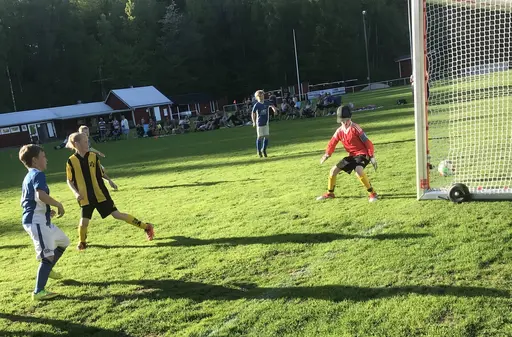 Giffcupen tog hårt på B-planen i år, så hemmapremiären spelades på A-planen, vilket gick fint.