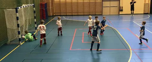 08/09-gänget förstärkta med Simon Ö o Rasmus J. öste på i Arenan i Skövde.