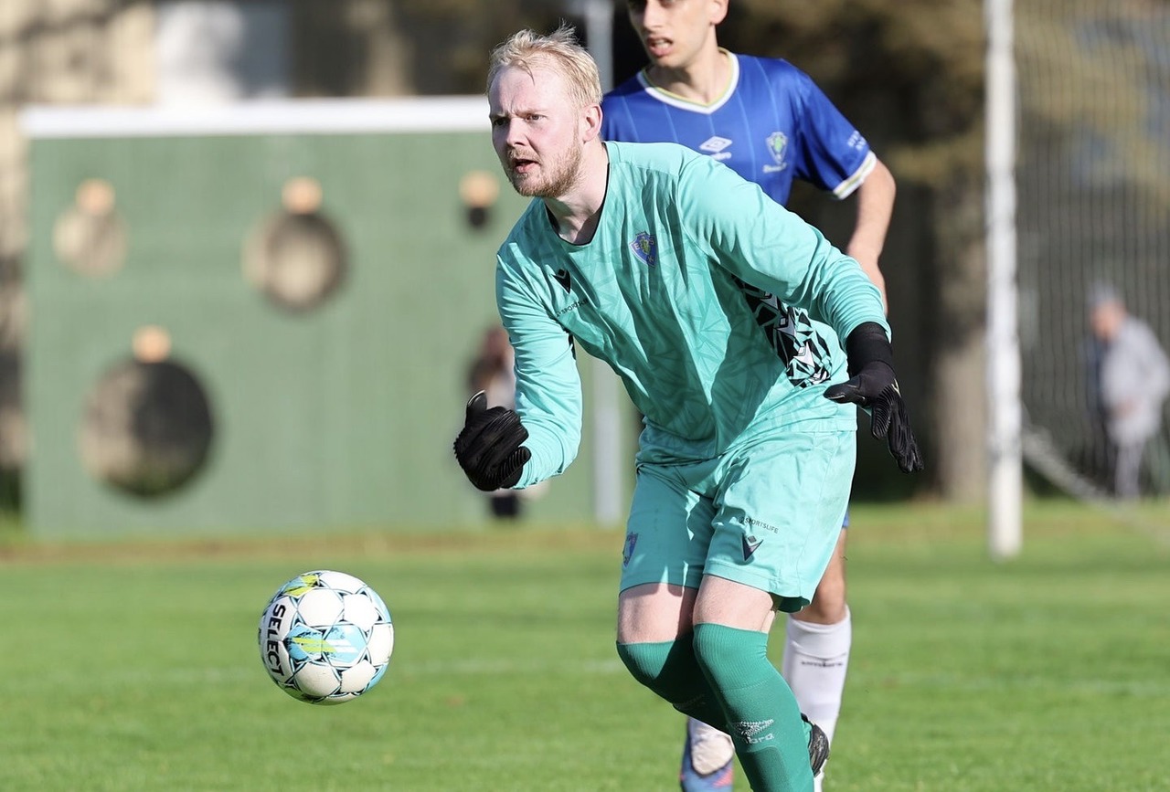Emil Daremark räddade straff - och en poäng - för sitt ESK mot Ulvåker.