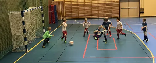 08/09-gänget förstärkta med Simon Ö o Rasmus J. öste på i Arenan i Skövde.