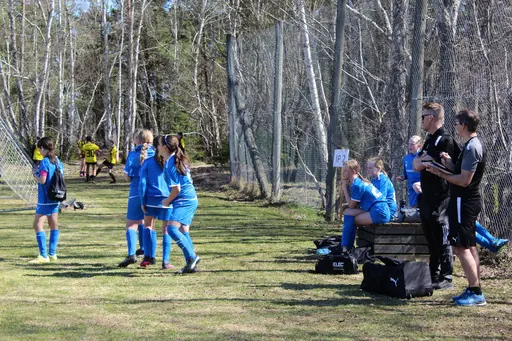 Rickar Andersson och Claes Rydholm nöjda grillare i vårsolen, vid Giffcupen dag 1.