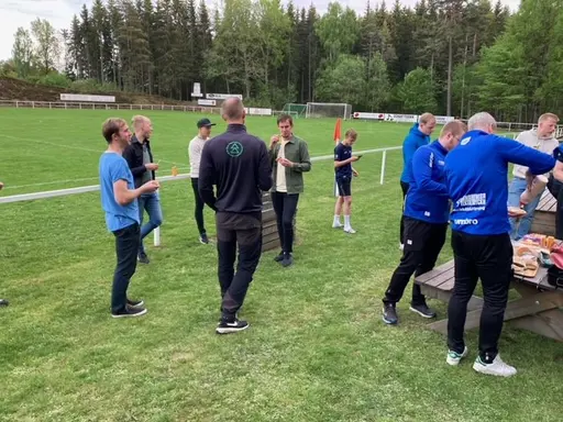 Efter träning smakar det gött med ny grillad Hamburgare.