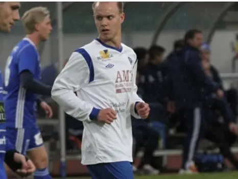 Emil Sand gjorde båda ESK:s mål i segermatchen mot IFK Skövde