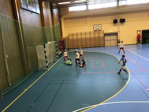 08/09-gänget förstärkta med Simon Ö o Rasmus J. öste på i Arenan i Skövde.