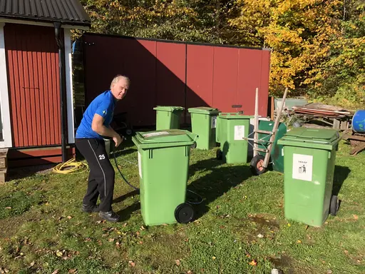 Unga som gamla medlemmar slöt upp denna soliga och ovanligt varma oktobermorgon för att iordningställa Idrottsparken efter ännu en avslutat säsong.