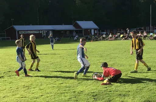 Giffcupen tog hårt på B-planen i år, så hemmapremiären spelades på A-planen, vilket gick fint.