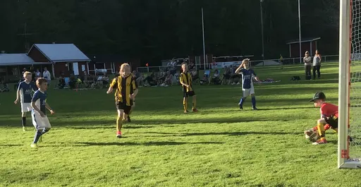 Giffcupen tog hårt på B-planen i år, så hemmapremiären spelades på A-planen, vilket gick fint.