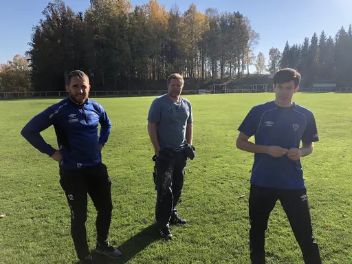 Unga som gamla medlemmar slöt upp denna soliga och ovanligt varma oktobermorgon för att iordningställa Idrottsparken efter ännu en avslutat säsong.