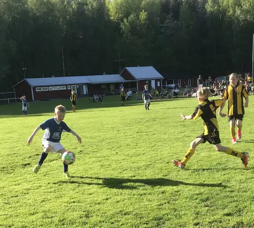 Giffcupen tog hårt på B-planen i år, så hemmapremiären spelades på A-planen, vilket gick fint.