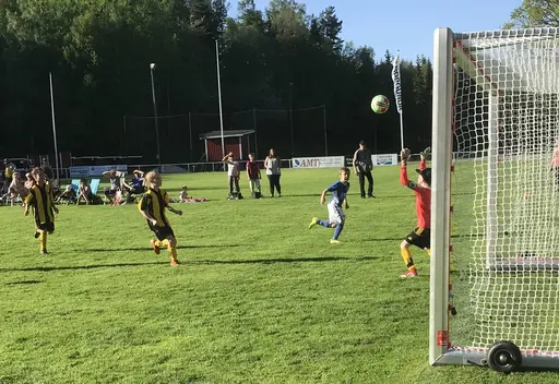 Giffcupen tog hårt på B-planen i år, så hemmapremiären spelades på A-planen, vilket gick fint.