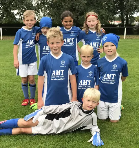 Gänget som försvarade ESK:s färger i Skultorp! Erik Ö, Erik B, Linnea, Marius, Simon Ö, Alvin R, Edvin och Vidar.
