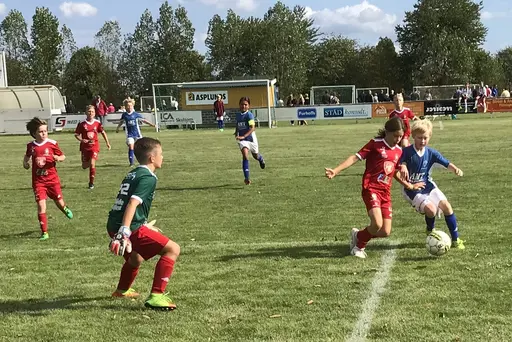 Nabben cup 2018. På fm jämna matcher mot två Skövde AIK-lag i strålande sol. På em tuffare motstånd mot Skultorp och Mullsjö i molnigt väder med lite regn på slutet. Glada miner som vanligt ändå!