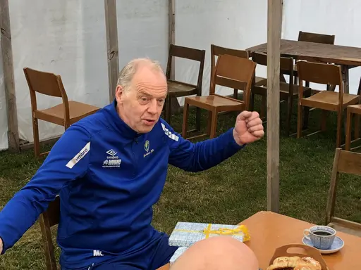 Styrelsen uppvaktar Mats på 60-års dagen🎉🎉