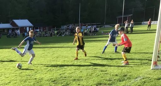Giffcupen tog hårt på B-planen i år, så hemmapremiären spelades på A-planen, vilket gick fint.