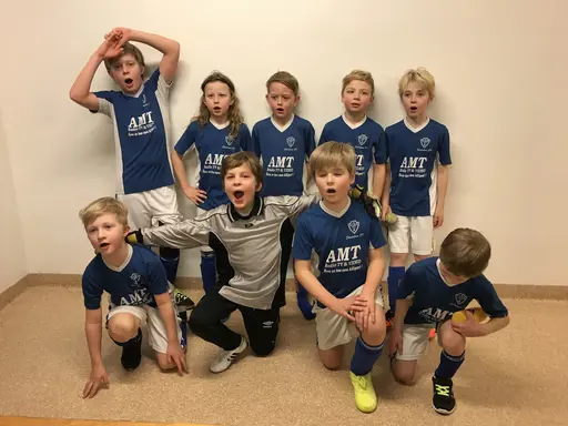 08/09-gänget förstärkta med Simon Ö o Rasmus J. öste på i Arenan i Skövde.