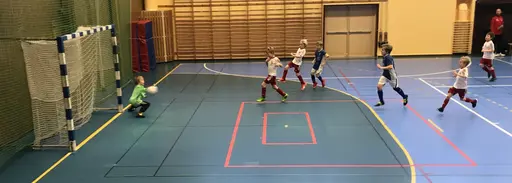 08/09-gänget förstärkta med Simon Ö o Rasmus J. öste på i Arenan i Skövde.