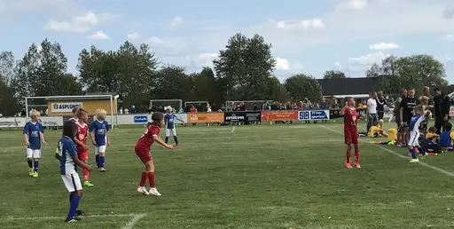 Nabben cup 2018. På fm jämna matcher mot två Skövde AIK-lag i strålande sol. På em tuffare motstånd mot Skultorp och Mullsjö i molnigt väder med lite regn på slutet. Glada miner som vanligt ändå!