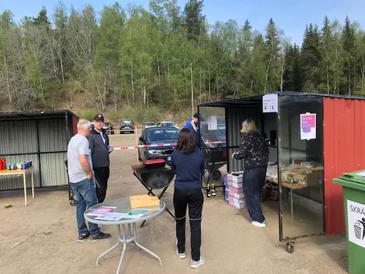 Giffcupen med både spelare och funktionärer stora som små.