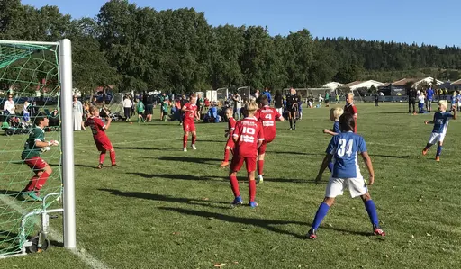 Nabben cup 2018. På fm jämna matcher mot två Skövde AIK-lag i strålande sol. På em tuffare motstånd mot Skultorp och Mullsjö i molnigt väder med lite regn på slutet. Glada miner som vanligt ändå!