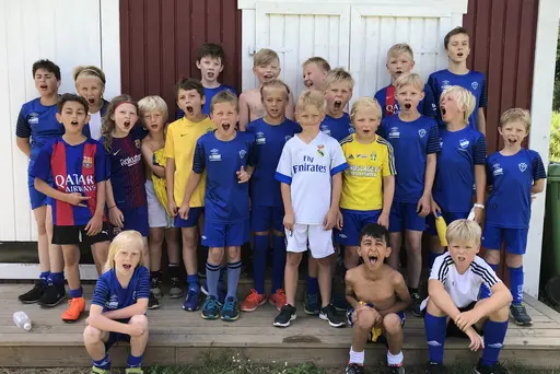 Synkroniserade kanonkulor i Bruksdammen, utpustning vid Parlings bod efter löppass och hamburgergrillning på hög nivå!