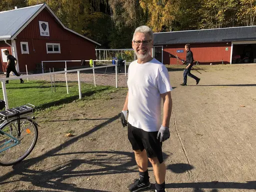 Unga som gamla medlemmar slöt upp denna soliga och ovanligt varma oktobermorgon för att iordningställa Idrottsparken efter ännu en avslutat säsong.