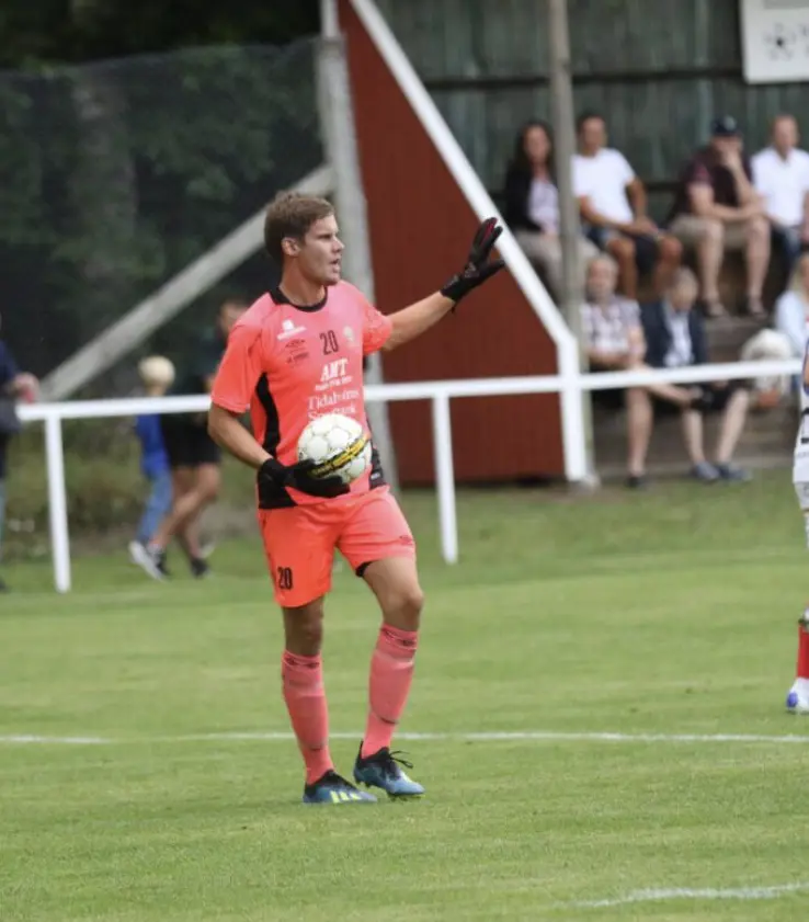 ESK-målvakten Adam Gustafsson spikade igen mot Falköpings FK på lördagen, i en match som slutade mållöst.